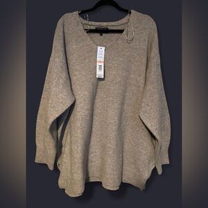 Joseph A V-Neck Beige Sweater